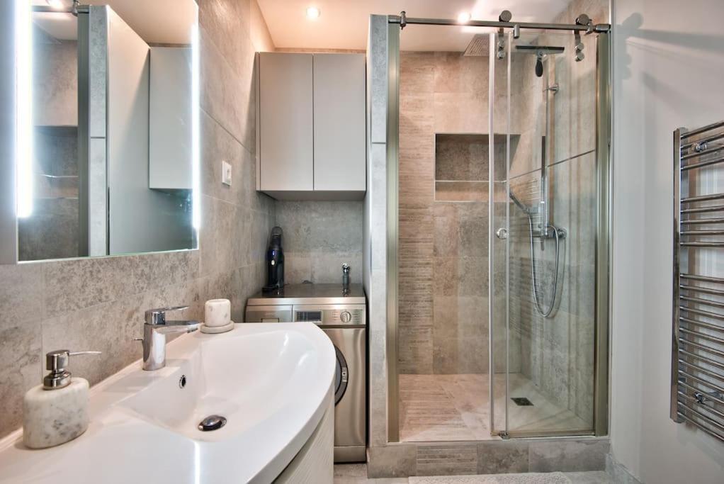 Very 2p With Comfort, Center Ac/wifi Apartment